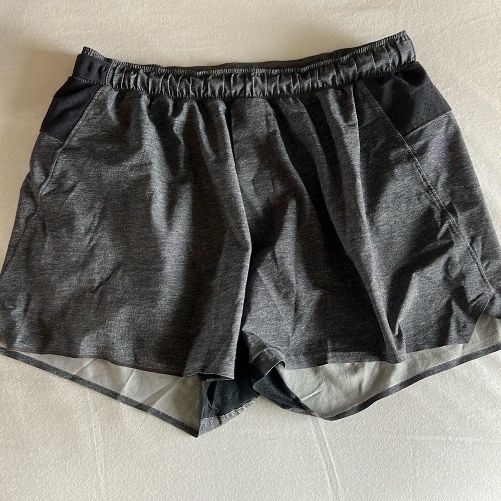 Lululemon men’s shorts 4 inch inseam size medium